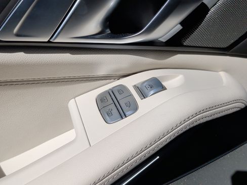 Certified 2024 BMW X7 M60i w/ Executive Package image 44