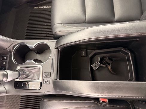 Used 2018 Toyota Highlander XLE AWD/4WD image 28
