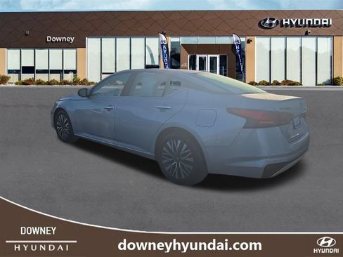 Used 2024 Nissan Altima 2.5 SV FWD image 3