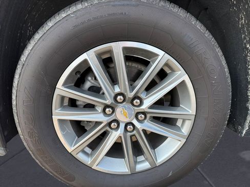 Used 2023 Chevrolet Traverse LT image 14