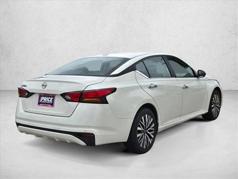 Used 2025 Nissan Altima 2.5 SV FWD image 5