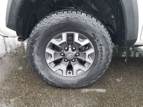 Used 2021 Toyota Tacoma TRD Off-Road w/ Technology Package image 10