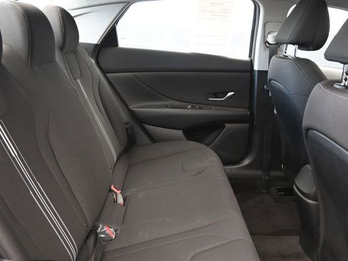 Used 2022 Hyundai Elantra Blue image 13