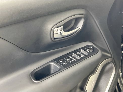 Used 2022 Jeep Renegade Latitude w/ Convenience Group image 18