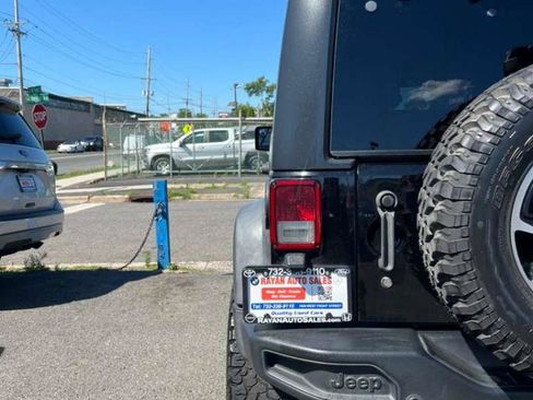 Used 2015 Jeep Wrangler Unlimited Rubicon AWD/4WD image 23