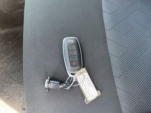 Used 2025 Nissan Versa SV image 21