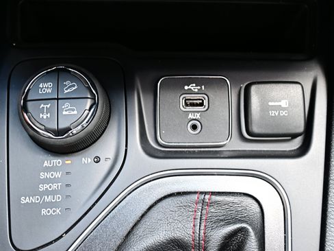 Used 2022 Jeep Cherokee Trailhawk w/ Sun, Sound & Nav Group AWD/4WD image 29