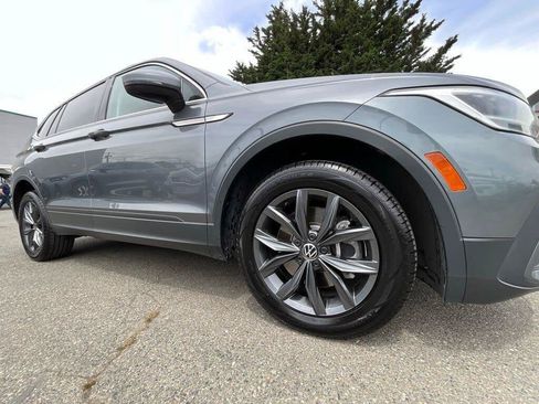 Used 2022 Volkswagen Tiguan SE AWD/4WD image 10