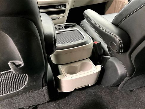 Used 2024 Chrysler Pacifica Limited FWD image 27