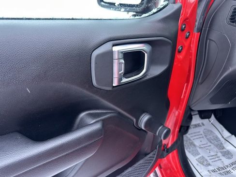 Used 2023 Jeep Gladiator Sport image 10