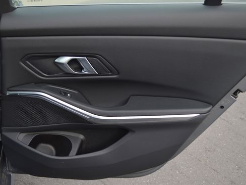 Used 2025 BMW 330i xDrive Sedan w/ Convenience Package image 31