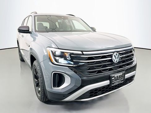 New 2026 Volkswagen Atlas Peak Edition AWD/4WD image 1