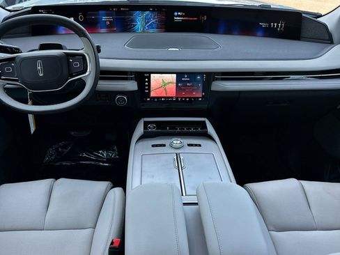 New 2026 Lincoln Navigator Reserve AWD/4WD image 12