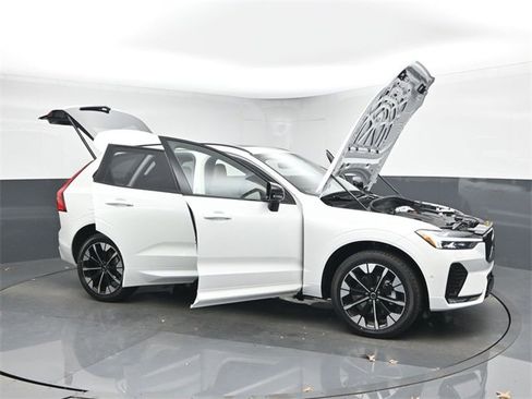 New 2026 Volvo XC60 B5 Plus w/ Protection Package Premier image 54