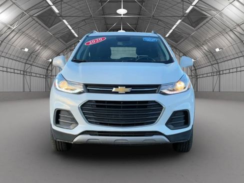 Used 2020 Chevrolet Trax LT w/ LT Convenience Package image 2