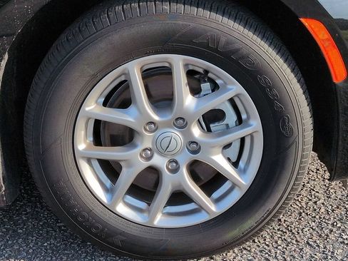 Used 2026 Chrysler Pacifica Select FWD image 11