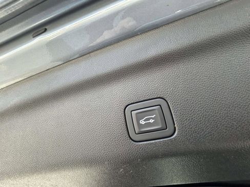 Used 2025 GMC Yukon Denali image 19