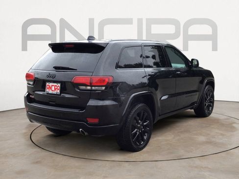 Used 2018 Jeep Grand Cherokee Altitude AWD/4WD image 12