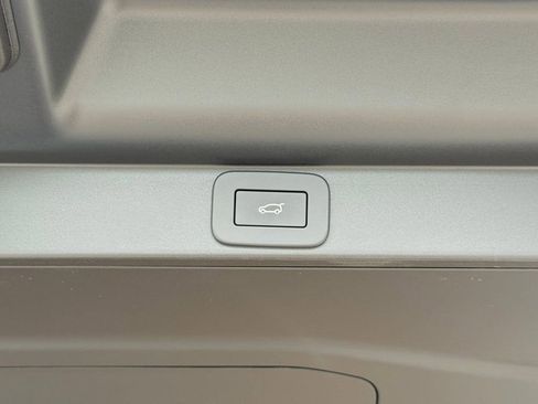 New 2026 Land Rover Range Rover Long Wheelbase SE AWD/4WD image 33