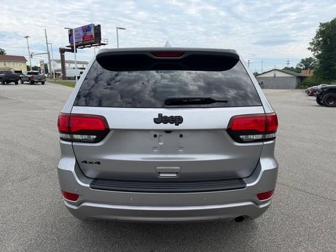 Used 2019 Jeep Grand Cherokee Altitude AWD/4WD image 4