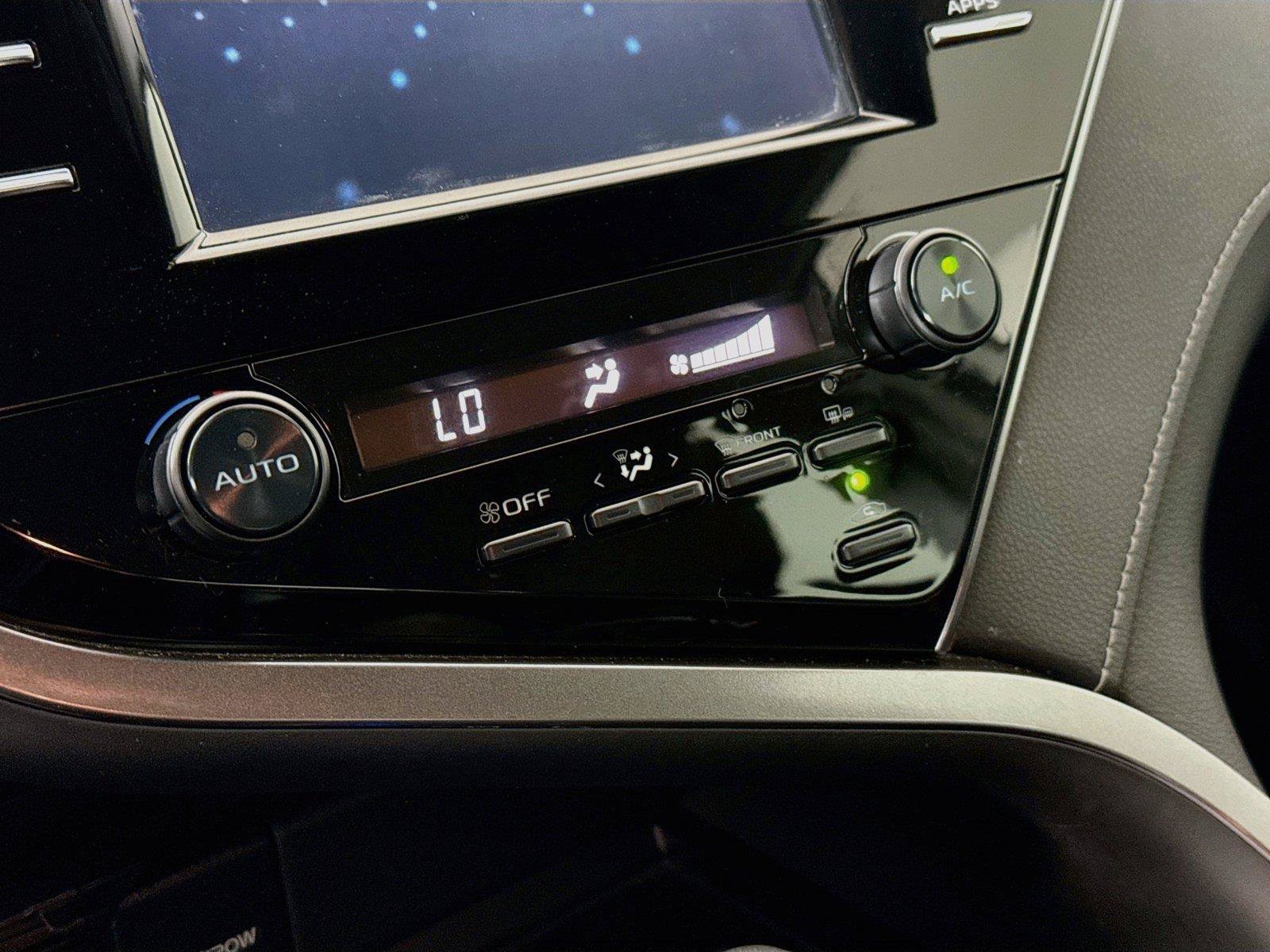 Used 2019 Toyota Camry SE w/ Convenience Package FWD image 24
