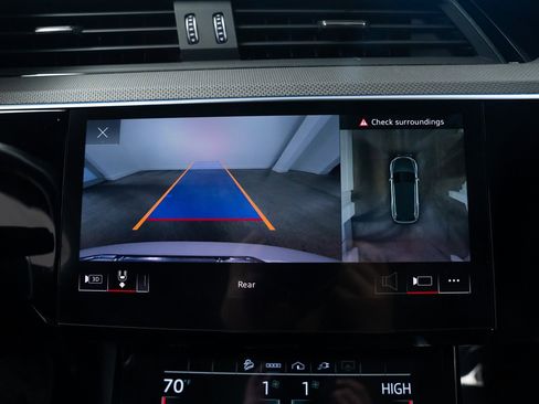 Used 2023 Audi e-tron S Premium Plus image 13