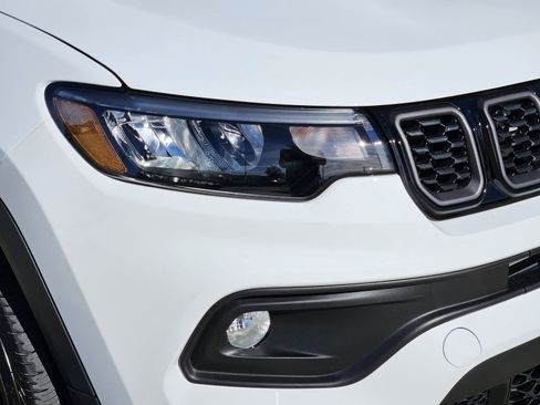 New 2026 Jeep Compass Latitude image 9