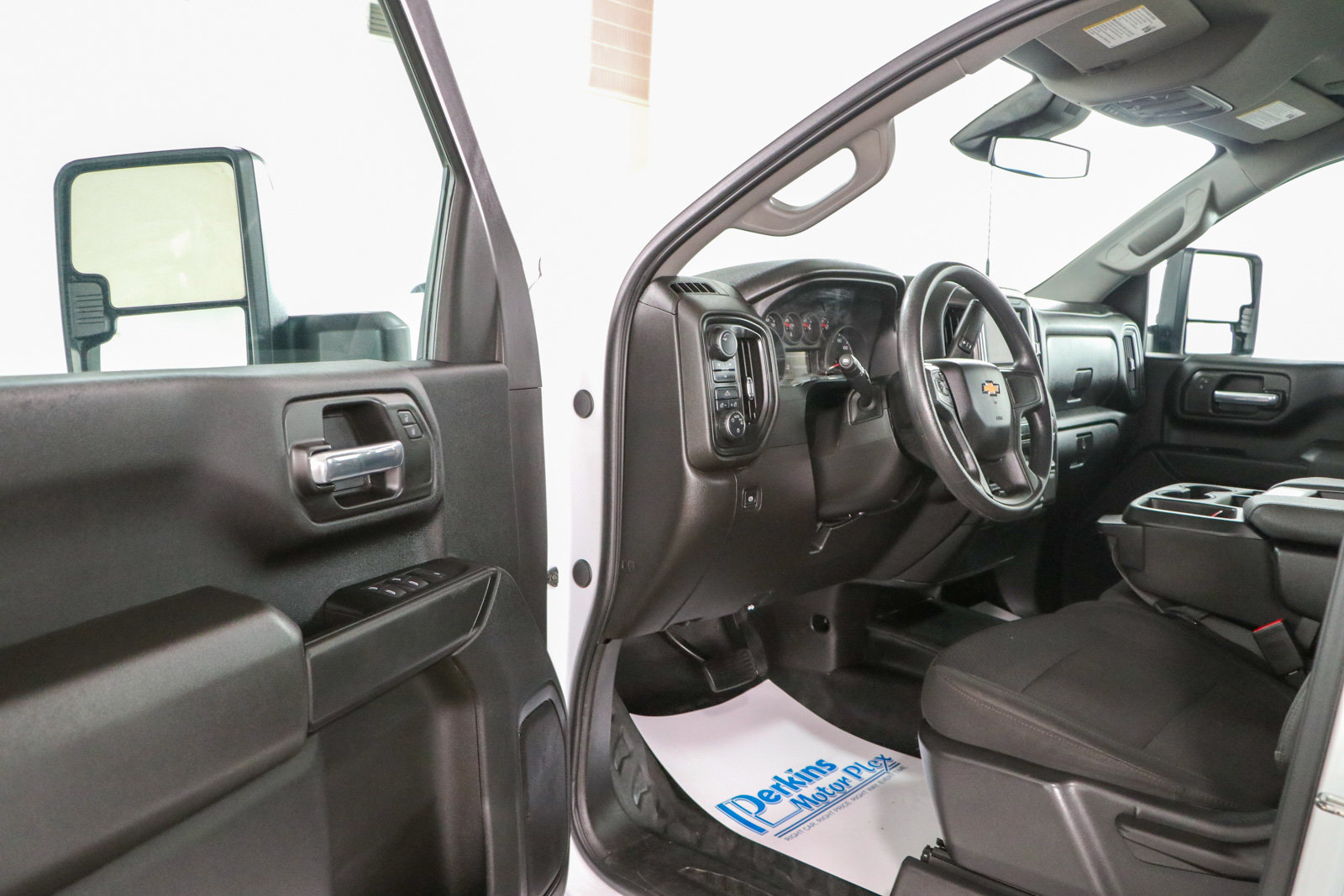 Used 2025 Chevrolet Silverado 3500 W/T AWD/4WD image 3