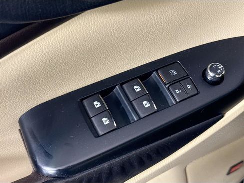 Used 2016 Toyota Highlander Limited FWD image 28
