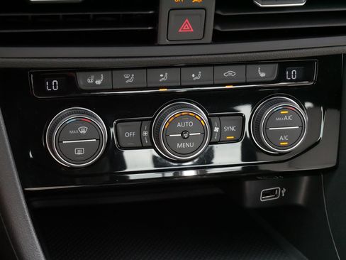 Used 2019 Volkswagen Jetta R-Line w/ R-Line Cold Weather Package FWD image 23
