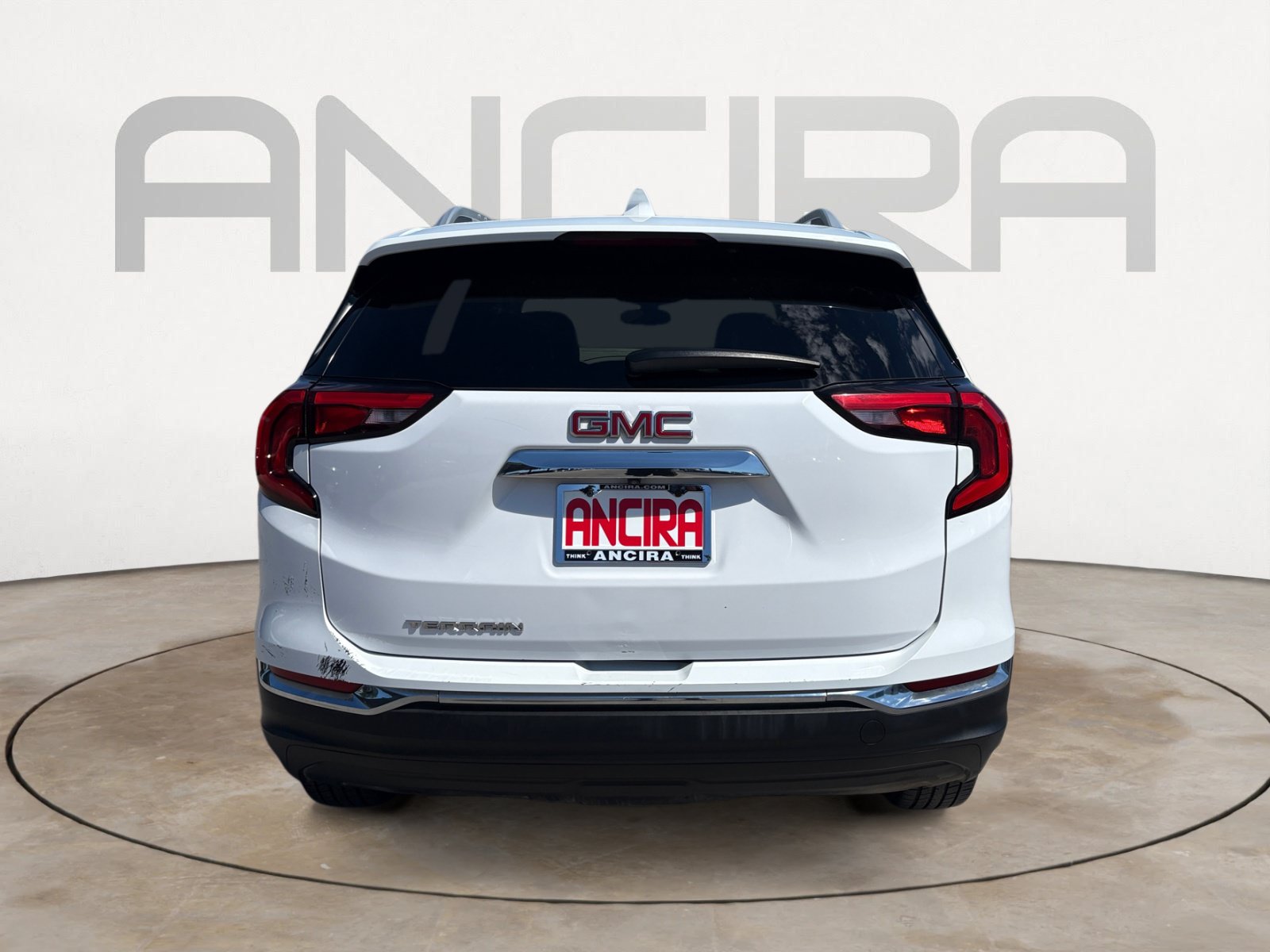 Used 2018 GMC Terrain SLT w/ LPO, Black Accent Package FWD image 9