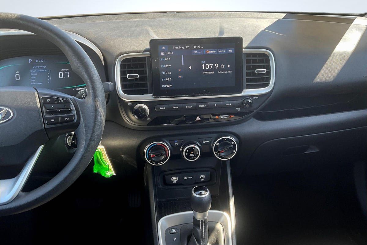 Used 2024 Hyundai Venue SE FWD image 6