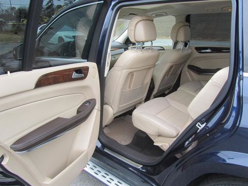 Used 2018 Mercedes-Benz GLS 550 4MATIC w/ Driver Assistance Package image 19