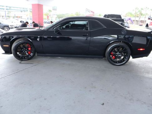 Used 2016 Dodge Challenger SRT Hellcat RWD image 10