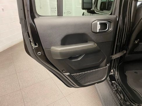 Certified 2025 Jeep Gladiator Mojave AWD/4WD image 20
