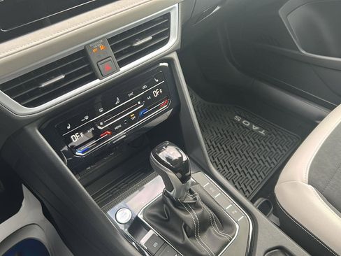 New 2026 Volkswagen Taos SE image 16
