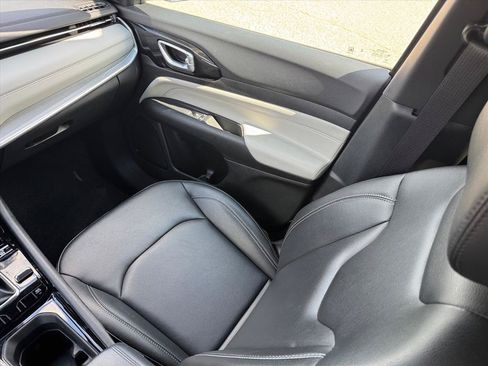 Used 2025 Jeep Compass Limited AWD/4WD image 17