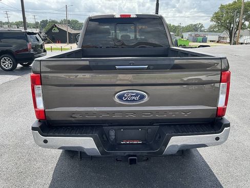 Used 2017 Ford F250 Lariat w/ Chrome Package AWD/4WD image 4