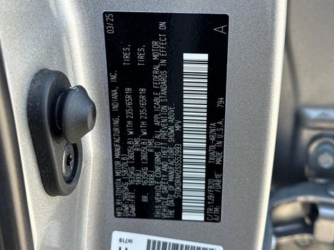 Used 2025 Toyota Highlander LE FWD image 21