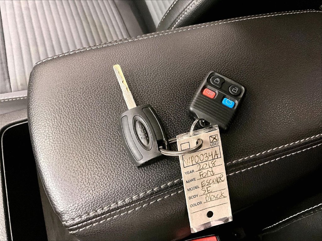 Used 2018 Ford Escape SE w/ SE Sport Appearance Package AWD/4WD image 32