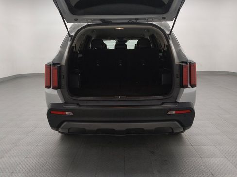 Used 2022 Kia Sorento S image 29