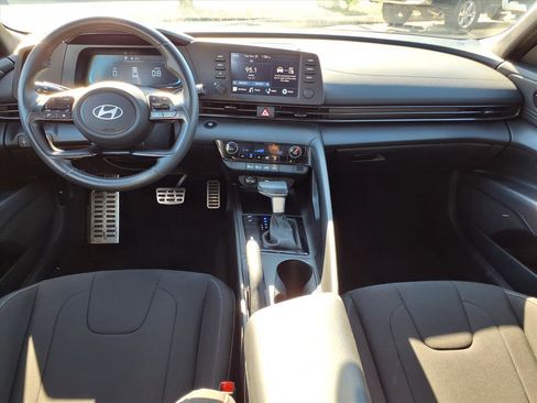 Used 2025 Hyundai Elantra Sport image 12
