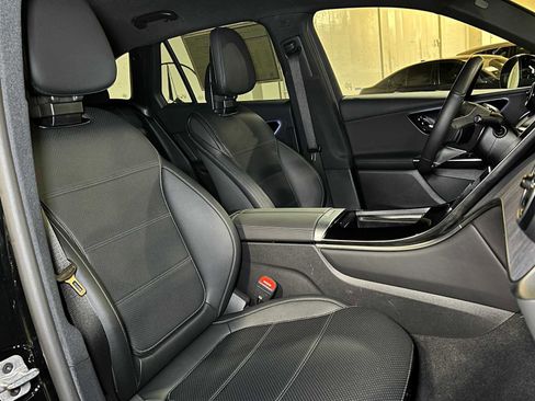 Used 2025 Mercedes-Benz GLC 300 4MATIC image 13