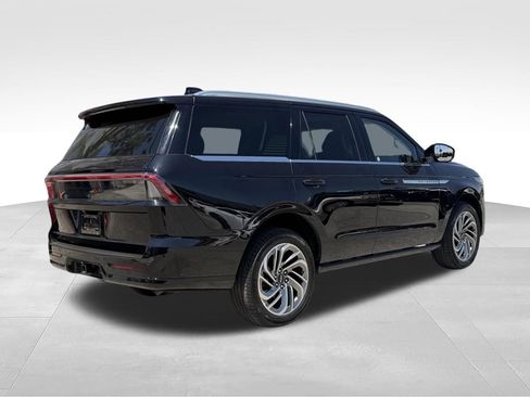 Used 2025 Lincoln Navigator Reserve AWD/4WD image 11