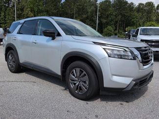 Used 2025 Nissan Pathfinder S FWD video 2