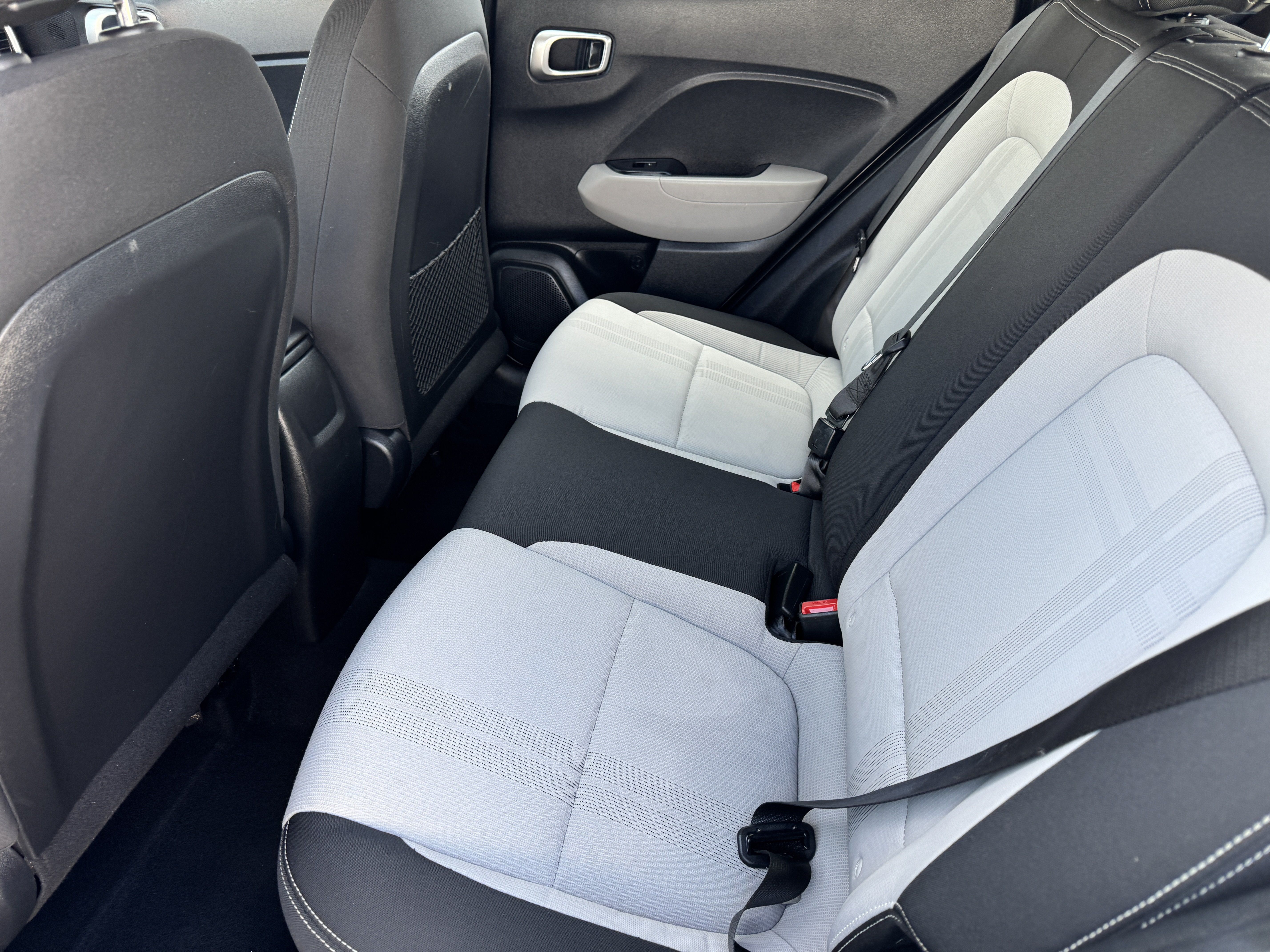 Used 2023 Hyundai Venue SEL FWD image 15