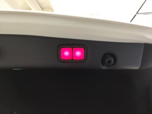 Used 2021 Mercedes-Benz E 350 4MATIC Sedan w/ Premium Package image 8