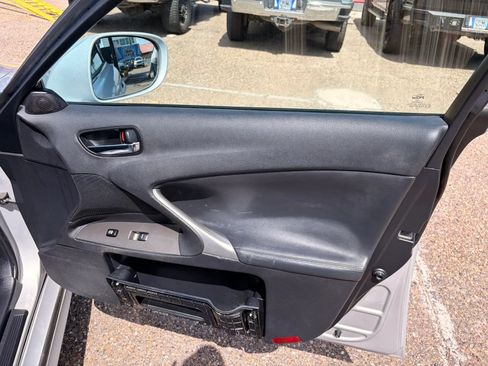 Used 2006 Lexus IS 250 w/ Preferred Accessory Pkg RWD image 38