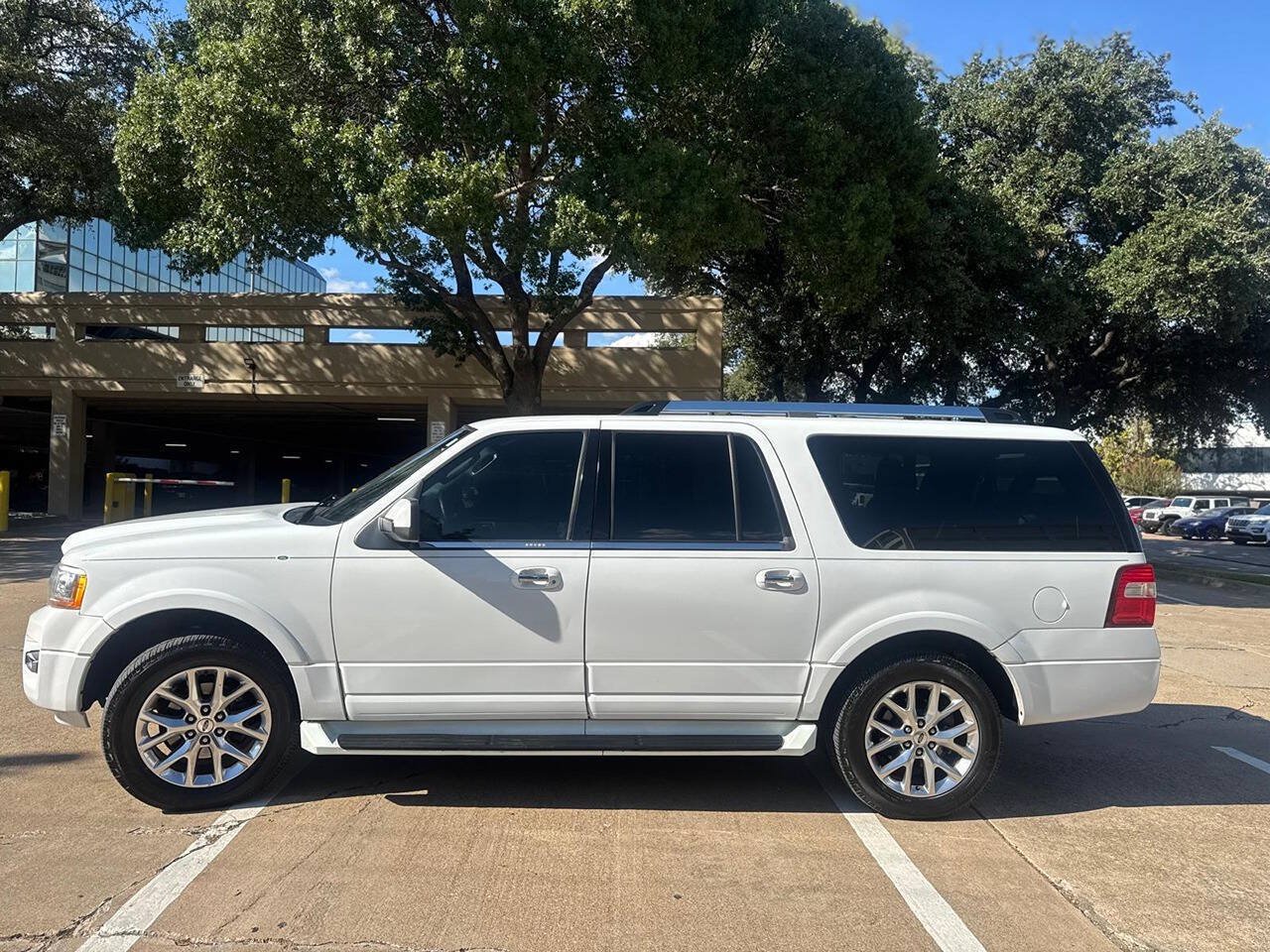 Used 2017 Ford Expedition EL Limited AWD/4WD image 3