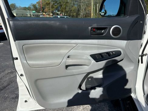 Used 2015 Toyota Tacoma PreRunner image 21